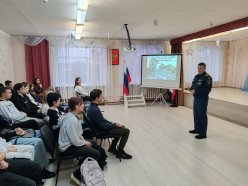  Уроки с сотрудниками МЧС( Безопасность на воде )